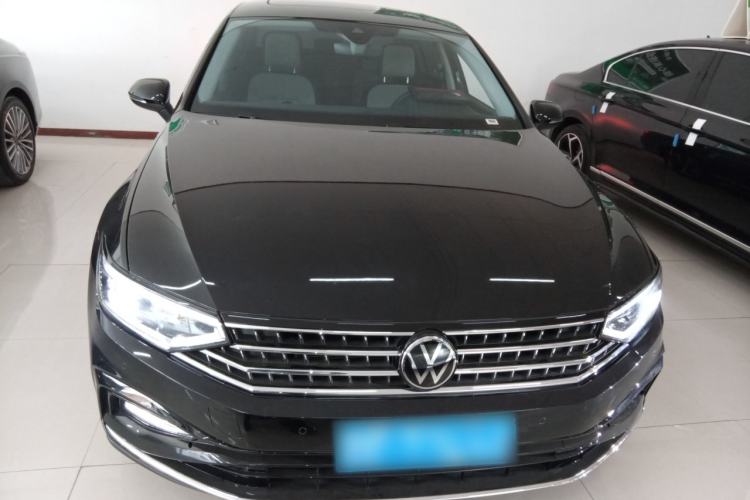 Used Volkswagen Magotan 2025 Revised Version Zhongxiang Edition 330TSI DSG Luxury Trim
