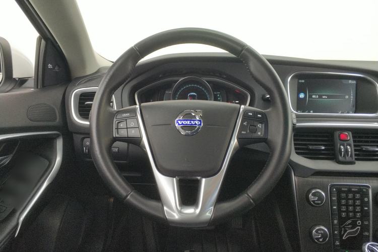 Used Volvo V40 2016 T4 Smart Luxury Edition
