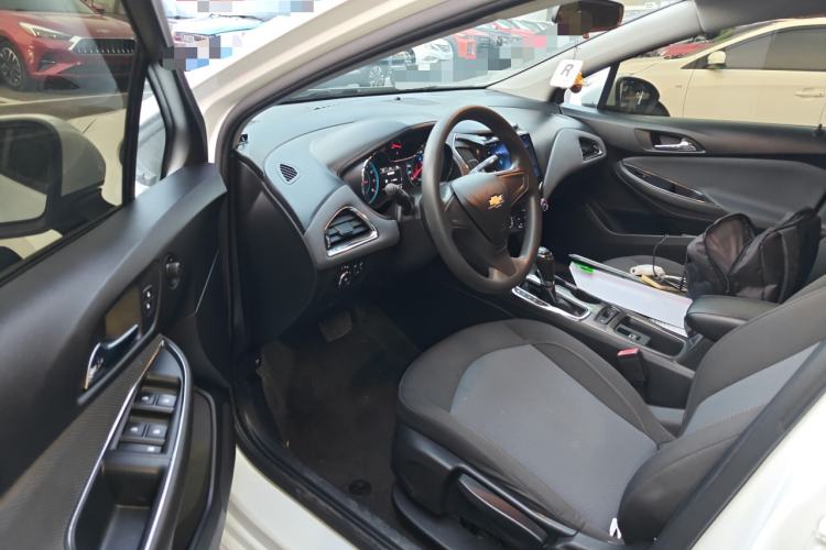 Used Chevrolet Cruze 2017 1.5L Automatic Pioneer Sunroof Edition
