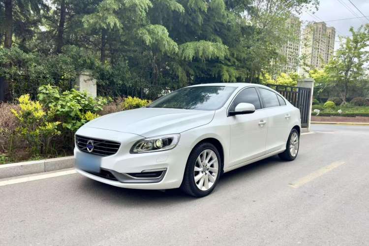 Used Volvo S60 2014 S60L 2.0T Zhiyuan Edition
