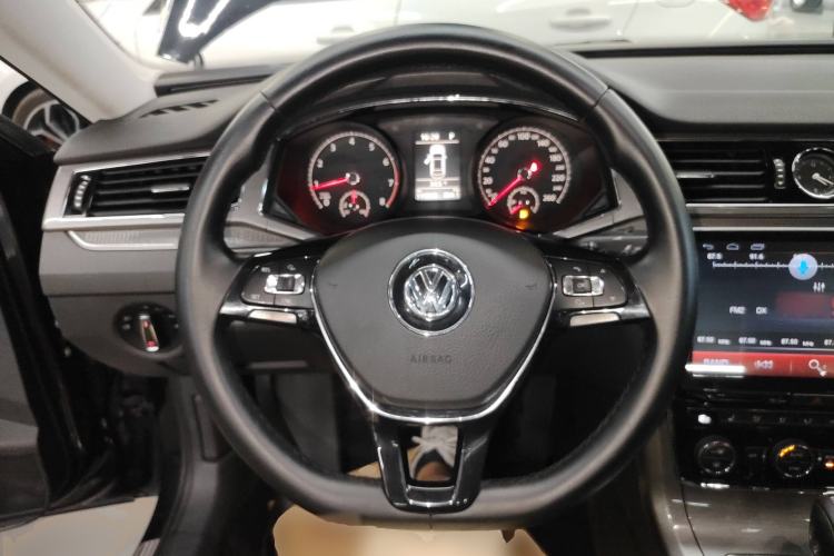 Used Volkswagen Passat 2017 330TSI DSG Luxury Edition
