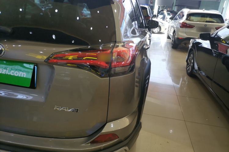 Used Toyota RAV4 2019 2.0L CVT Two-Wheel Drive Fashion X Limited Edition China VI Standard