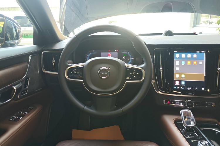 Used Volvo S90 New Energy 2025 Plug-in Hybrid Four-Wheel Drive Long-Range Luxury Smart Edition
