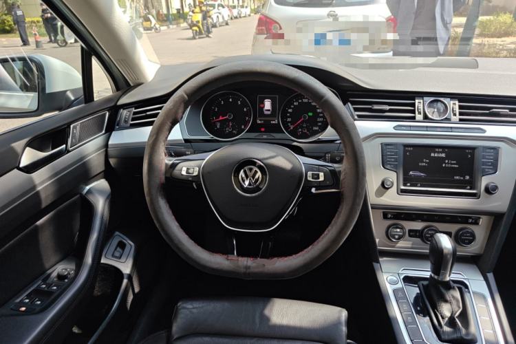 Used Volkswagen Variant 2017 380TSI Two-Wheel Drive Comfort Edition
