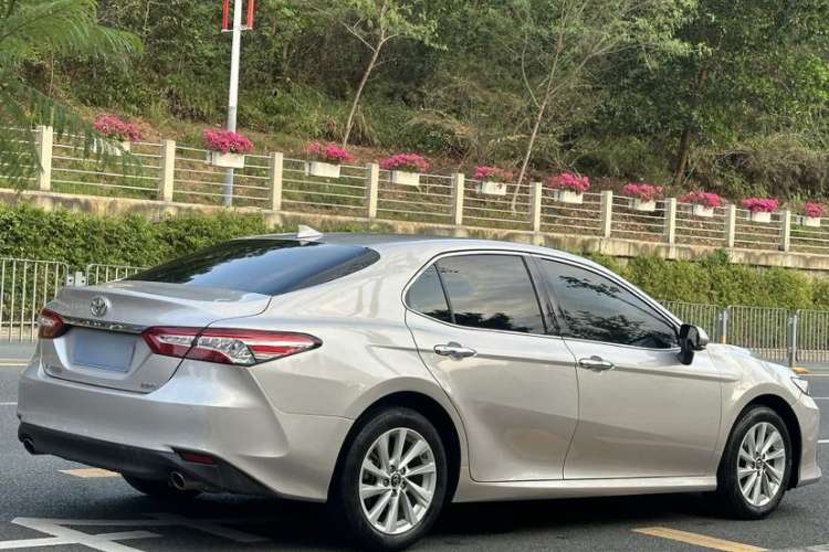 Used Toyota Camry 2021 2.0G Luxury Edition
