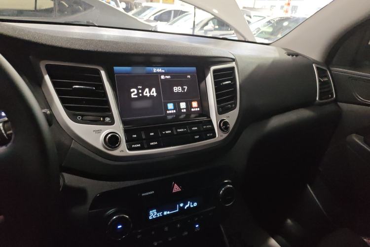 Used Hyundai Tucson 2018 1.6T Dual-Clutch Two-Wheel Drive 15th Anniversary Special Edition