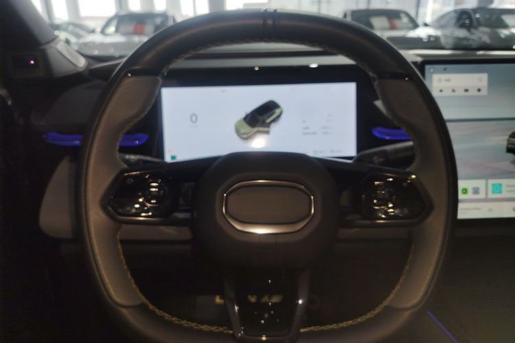 Used Lynk & Co 08 EM-P 2025 220 km All-Wheel-Drive Performance Halo