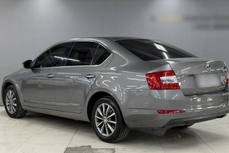 Used Skoda Octavia 2017 Classic Model 1.6L Manual Comfort Edition