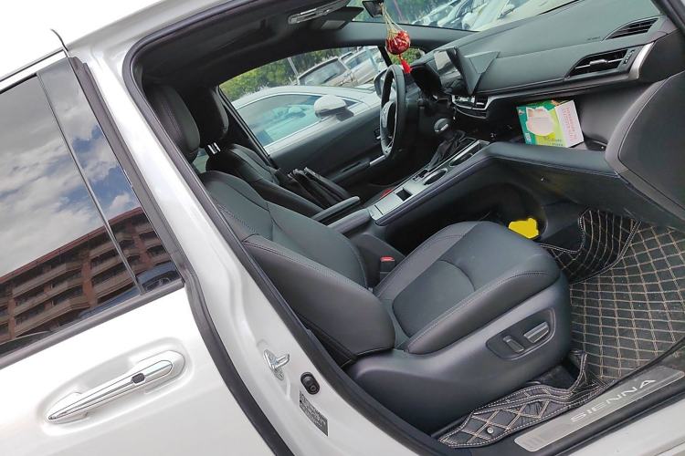 Used Toyota Sienna 2024 2.5L Hybrid Four-Wheel Drive Prestige Edition
