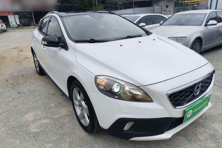Used Volvo V40 2014 Cross Country 2.0T Zhiyi Edition
