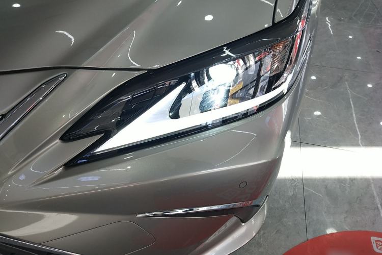 Used Lexus ES 2022 300h Excellence Edition
