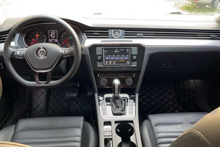 Used Volkswagen Magotan 2019 330TSI DSG Leading Edition China V Standard
