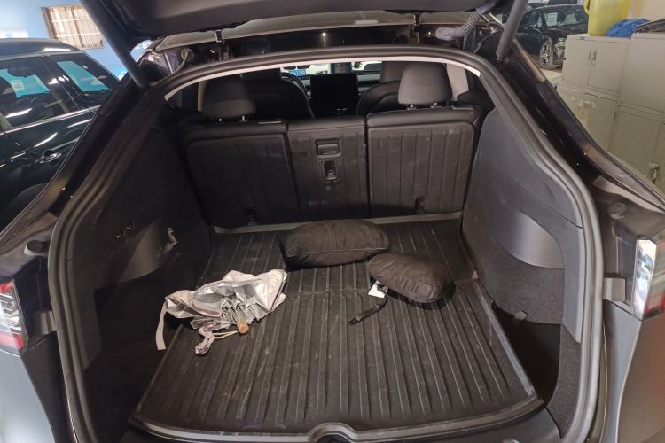 Used Tesla Model Y 2023 Long-Range All-Wheel-Drive Version