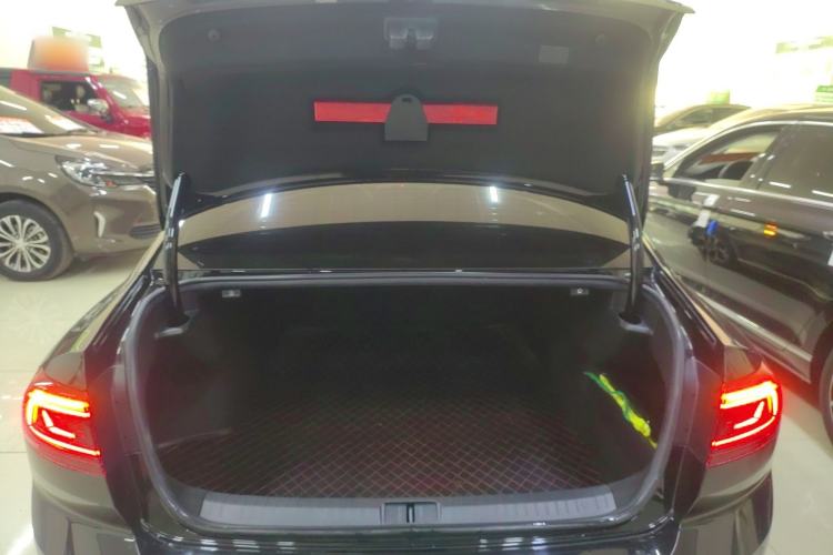 Used Volkswagen Magotan 2023 2 Million Units Limited Edition 330TSI DSG Leading Version
