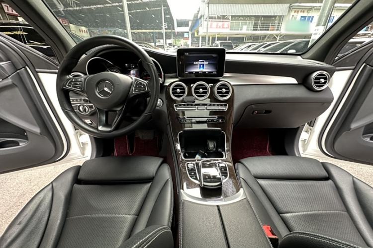 Used Mercedes-Benz GLC 2019 Facelift GLC 260 L 4MATIC Luxury Model
