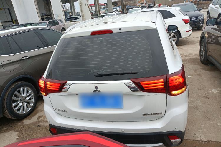 Used Mitsubishi Outlander 2018 2.0L Two-Wheel Drive Glory Edition 5 Seats
