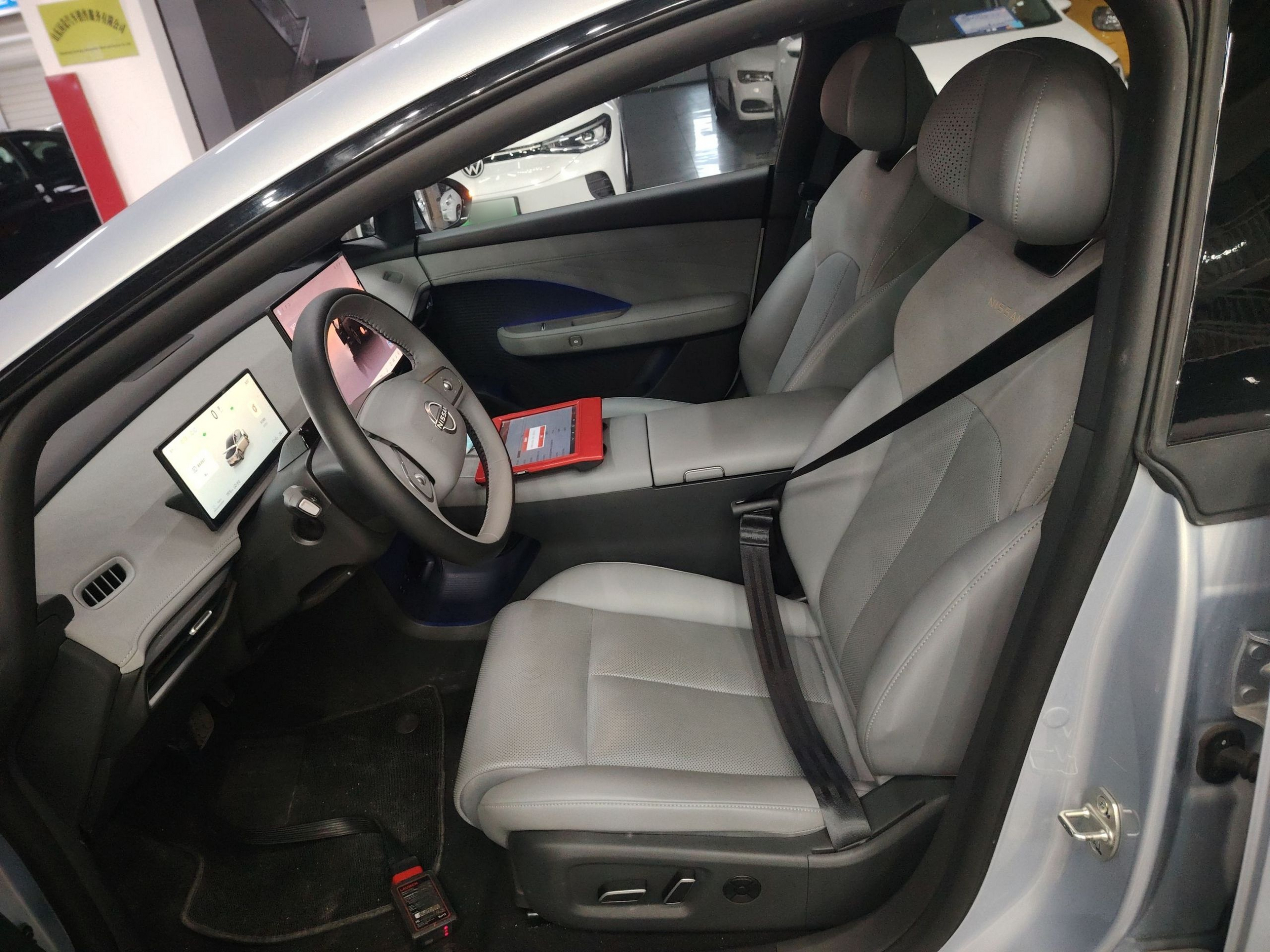 Переднее сиденье в автомобиле