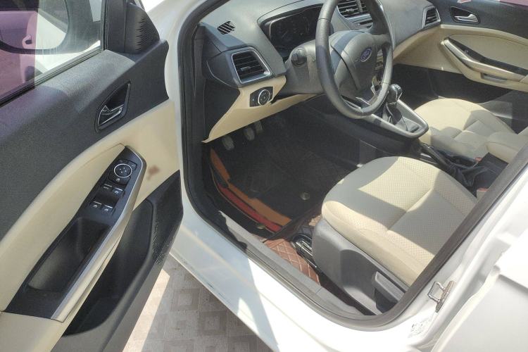 Used Ford Escort 2015 1.5L Manual Comfort Model
