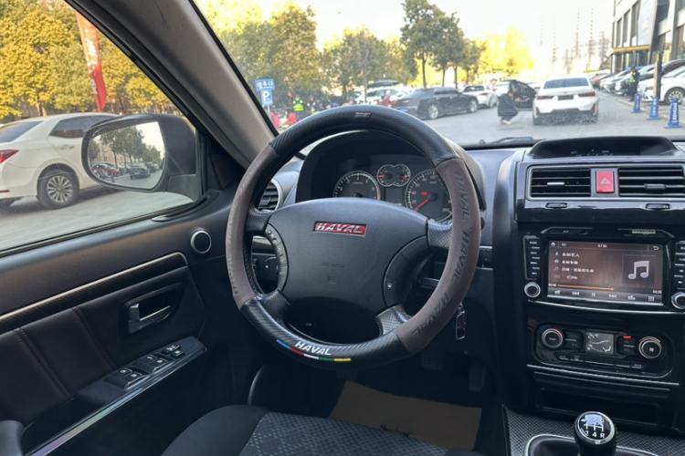 Used Haval H5 Classic 2015 2.0L Manual Two-Wheel Drive Entry-Level Trim
