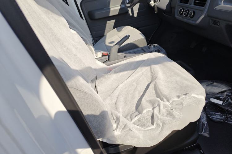 Used Wuling Yangguang 2024 300KM Comfort Version Passenger Van 75kW
