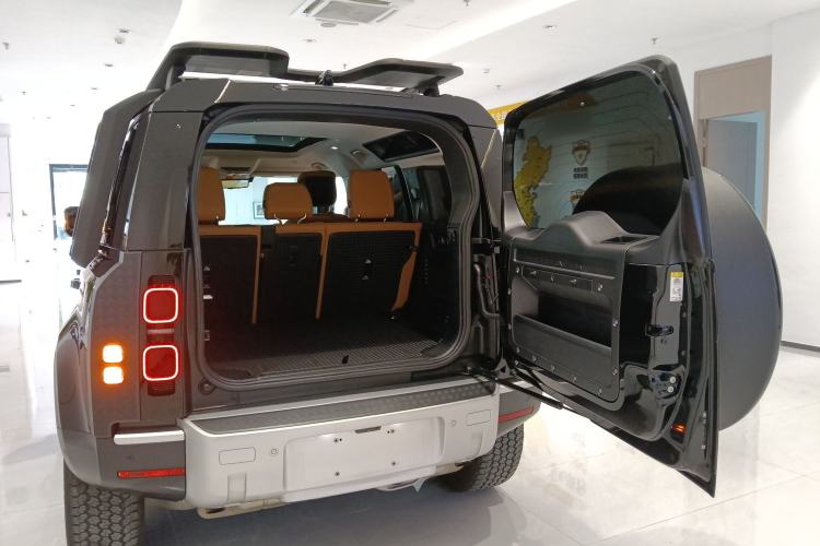 Used Land Rover Defender 2024 110 3.0T P400 Dark Edition
