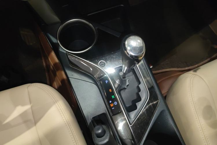 Used Toyota RAV4 2015 2.0L CVT Two-Wheel Drive Fashion Edition