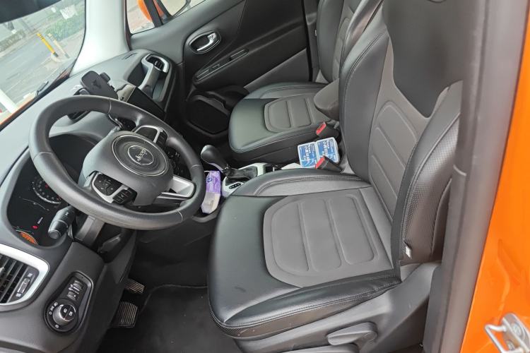 Used  Renegade 2019 220T Automatic Leading Edition