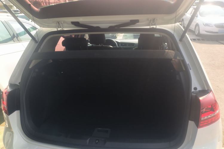 Used Volkswagen Golf 2017 1.6L Automatic Comfort Million-Vehicle Anniversary Edition
