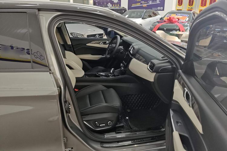 Used Lynk & Co 02 2022 2.0T DCT Shine Pro
