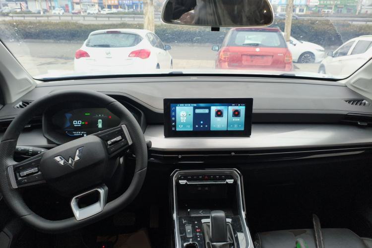 Used Wuling Asta 2022 2.0L DHT Electric-Speed Version
