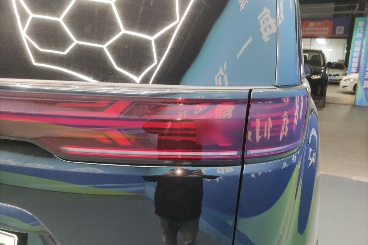 Used Denza D9 2024 DM-i 1050 Luxury Model
