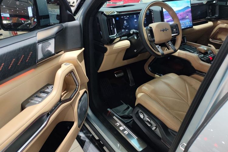 Used  Leopard 8 2025 Smart & Brave Flagship Edition 7 Seats
