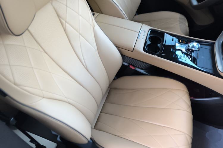 Used Denza D9 2024 DM-i 980 Four-Wheel Drive Prestige Model
