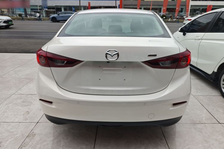 Used Mazda Mazda 3 Axela 2014 Sedan 1.5L Automatic Luxury Model
