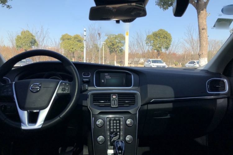 Used Volvo V40 2019 T3 Zhiyi Edition
