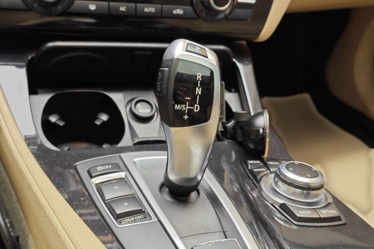 Used BMW 5 Series 2014 520Li Elegant Model
