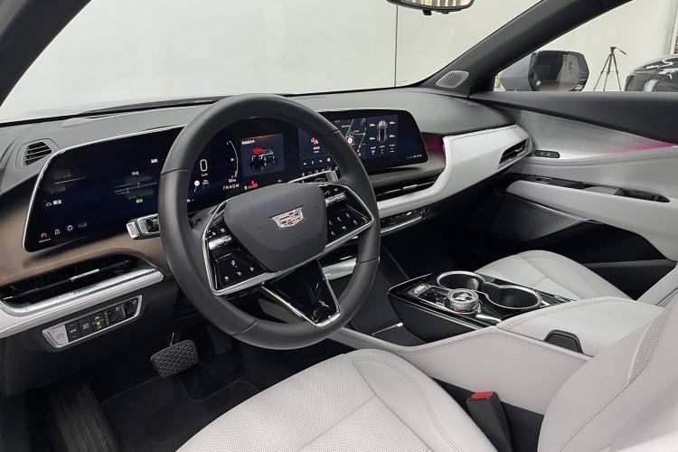 Used Cadillac GT4 2023 25T Prestige Version
