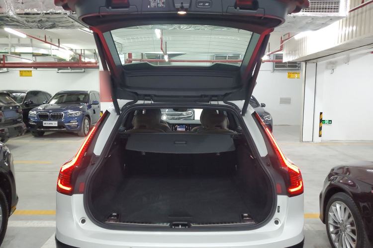 Used Volvo V90 2022 Cross Country B5 AWD Smart Range Edition
