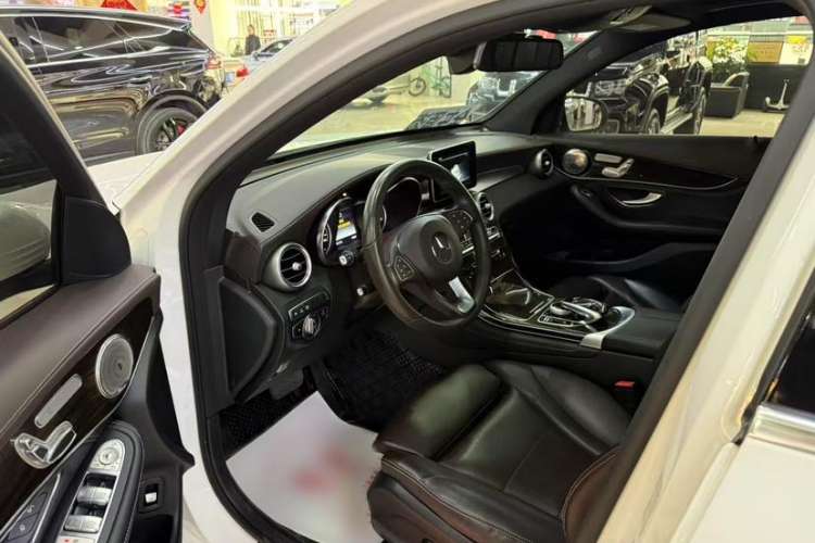 Used Mercedes-Benz GLC 2019 GLC 260 4MATIC Luxury Model
