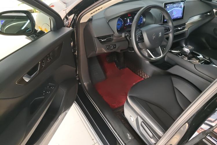 Used Hongqi E-QM5 2022 431 km Charge & Enjoy Edition