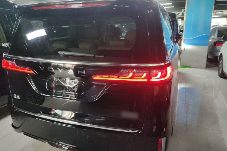 Used VOYAH Dream 2025 EV Four-Wheel Drive Flagship Kunpeng Edition
