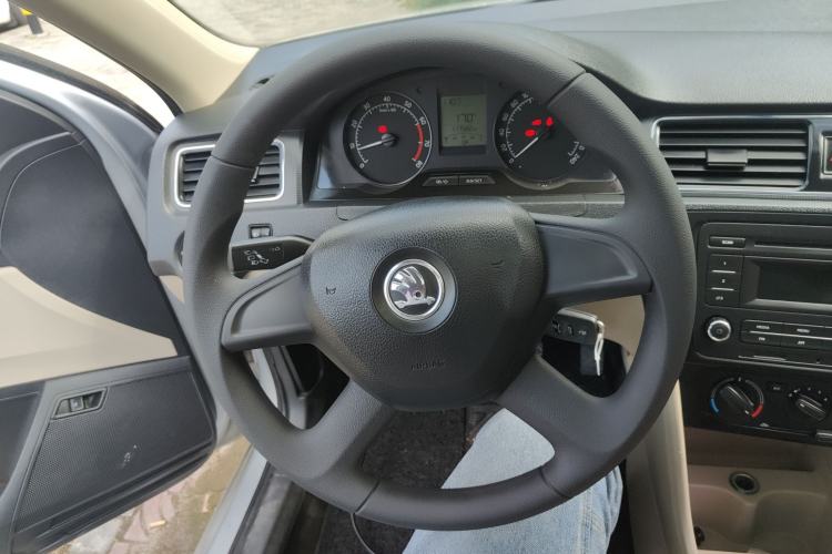 Used Skoda Rapid 2013 1.6L Manual Smart Selection Model
