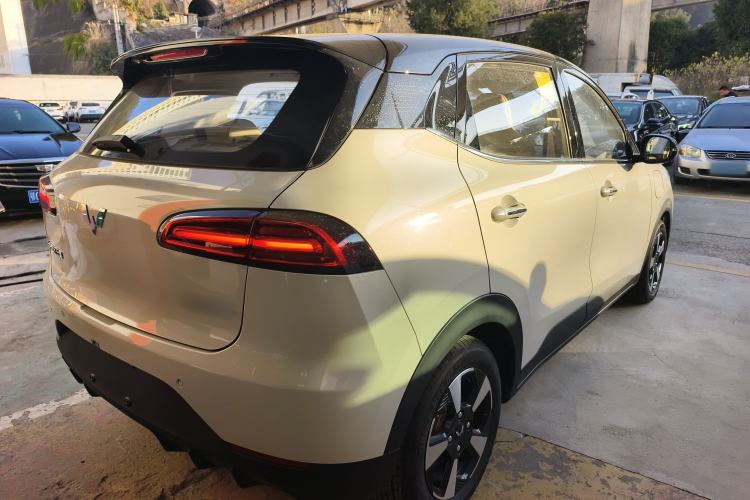 Used Wuling Bingo PLUS 2024 330 km Range Five-Seater Version
