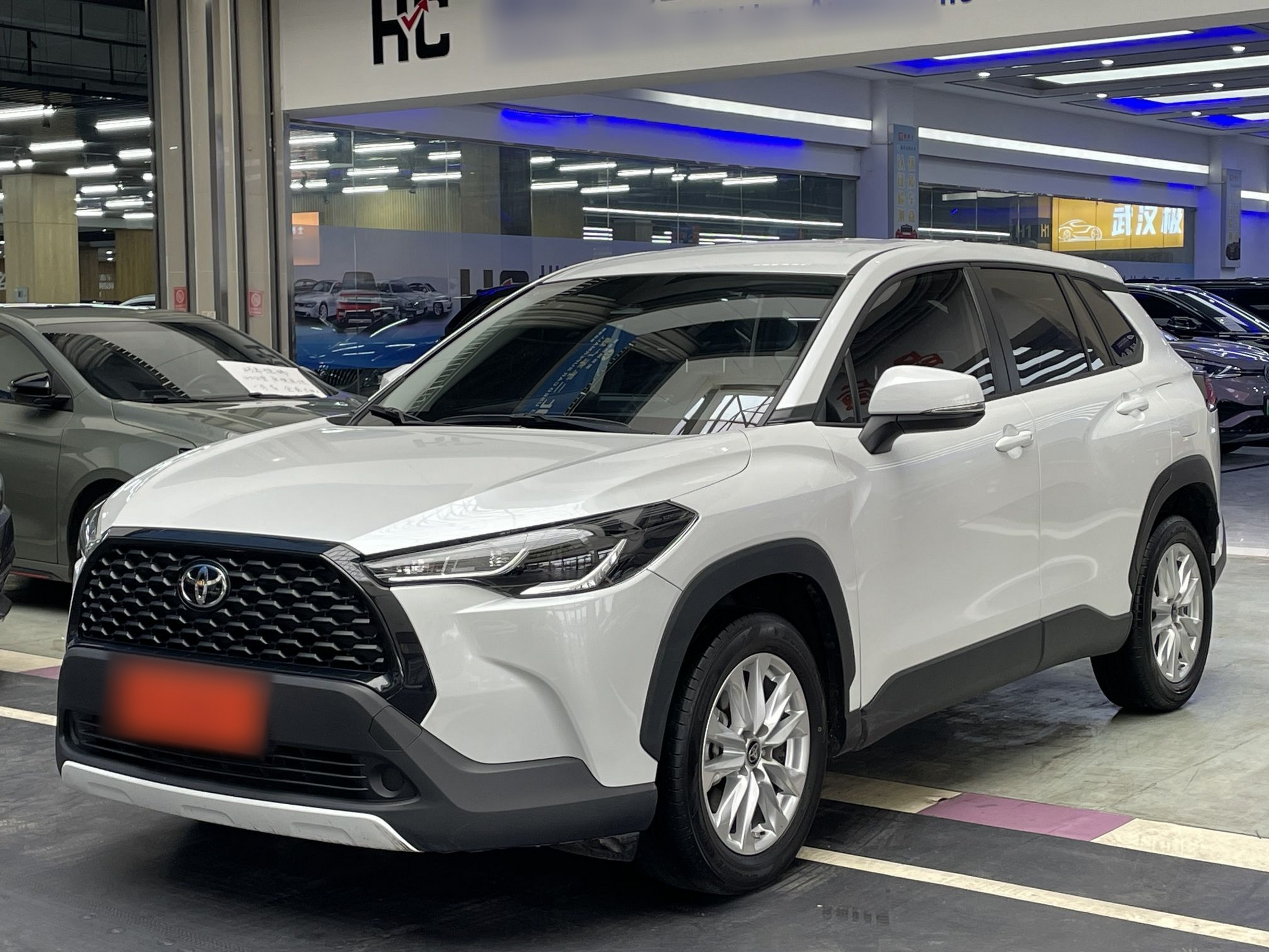 Под передней частью автомобиля