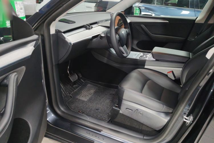 Used Tesla Model Y 2024 Long-Range All-Wheel-Drive Version
