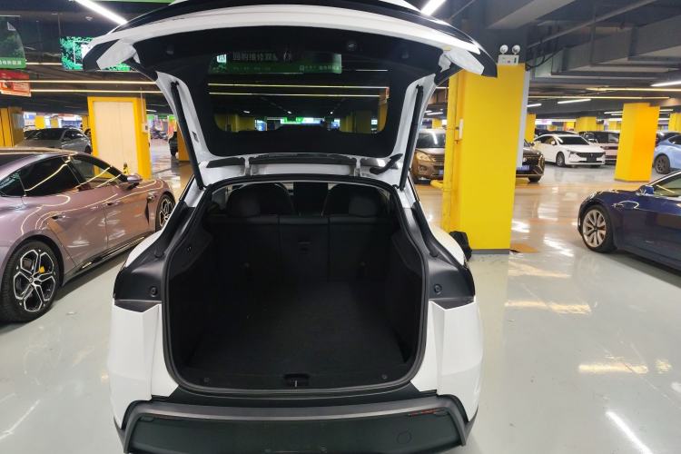 Used Tesla Model Y 2025 Long-Range All-Wheel-Drive Version
