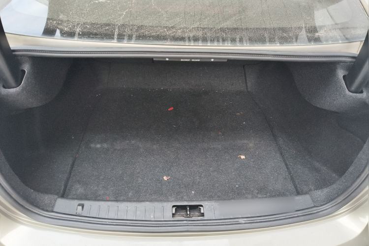 Used Volvo S60 2014 S60L 2.0T Zhiyuan Edition
