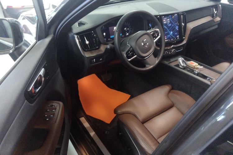 Used Volvo XC60 2022 B5 4x4 Smart Luxury Edition

