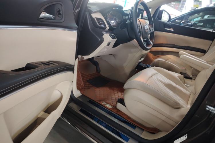 Used Buick GL8 2023 Land Executive Class 652T Luxury Model
