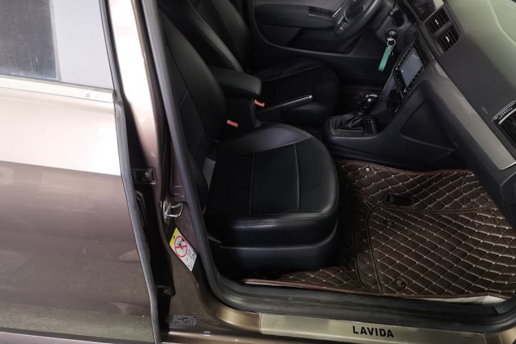 Used Volkswagen Gran Lavida 2013 1.6L Automatic Fashion Model
